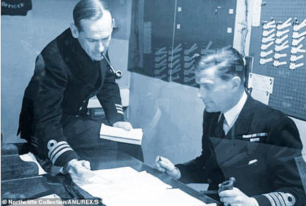 Gilbert Roberts (right) explains his findings to a fellow naval officer. Photo by anonymous (date unknown). ©️ Northcliffe Collection. Daily Mail. 
