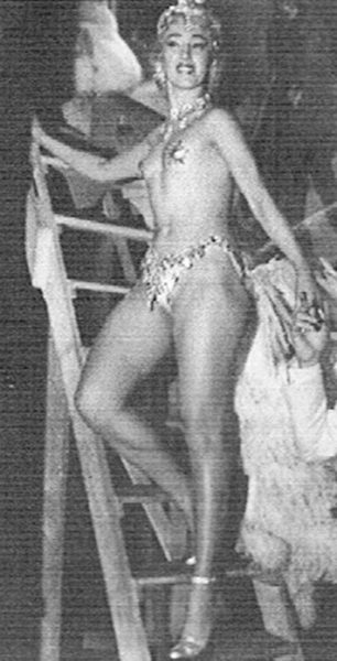 Lydia Lova backstage at the Folies Bergère. Photo by anonymous (date unknown). 