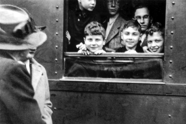Jewish children saying goodbye to relatives before being transported to Britain. Photo by DPA/ARD (c. 1938-39).
