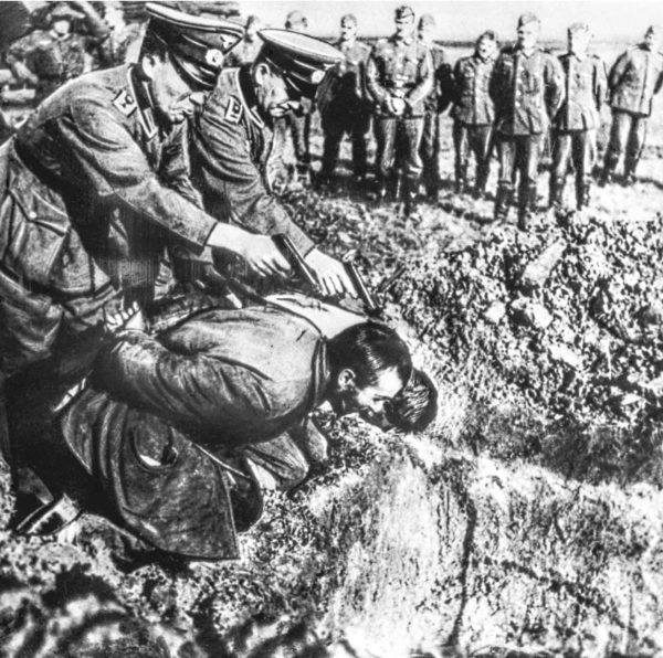 Execution of captured Soviet Army soldiers. Photo by anonymous (date unknown). Tass.