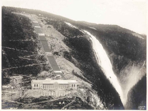 Vemork Norsk Hydro plant. Photo by Anders Beer Wilse (date unknown). National Library of Norway. PD-Expired copyright. Wikimedia Commons.