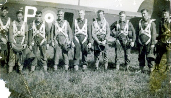 Jump training in 1940. Wallis Jackson, second from right, participated and was killed in Operation Freshman. Photo by Peter Yeates (c. 1940). https://sciencenorway.no