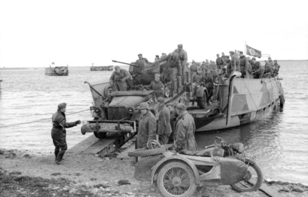 German landing craft unloading German troops and a traction vehicle. Photo by anonymous (c. 1941). Bundesarchiv, Bild 101II-MN-2781-19/CC-BY-SA 3.0. PD-CCA-Share Alike 3.0 Germany. Wikimedia Commons. 