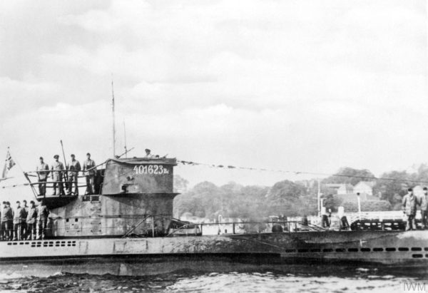 German submarine, U-48, returns to port in 1941. Photo by Heinrich Hoffmann (c. 1941). Gross Deutschland im Weltgeschehen: Tagesbildberichte (Heinrich Hoffmann); HU 39625.