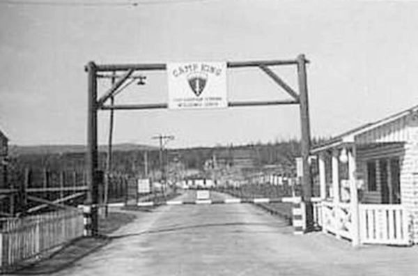 Main gate at Camp King. Photo by anonymous (c. late 1950s). Courtesy of Rolland G. Hatfield. www.campkinggermany.net.