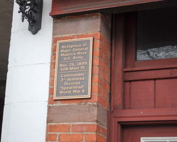 Plaque on 502-508 Main Street, Middletown, CT commemorating the birthplace of Maurice Rose. Photo by Joe Mabel (29 March 2012). PD-GNU Free Documentation License, Version 1.2. Wikimedia Commons.