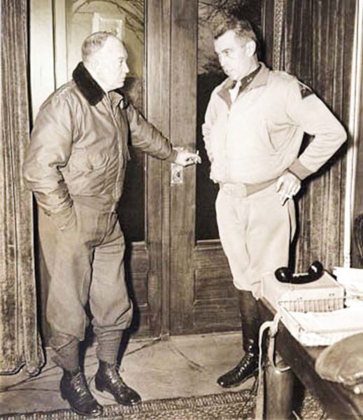 Gen. Eisenhower (left) and MG Rose (right) conferring. Photo by anonymous (date unknown). Courtesy of Ben Savelkoul. www.bensavelkoul.nl