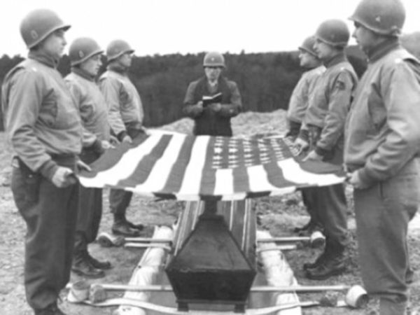 Funeral for MG Rose in the temporary grave. Photo by anonymous (c. March/April 1945). Courtesy of Ben Savelkoul. www.bensavelkoul.nl