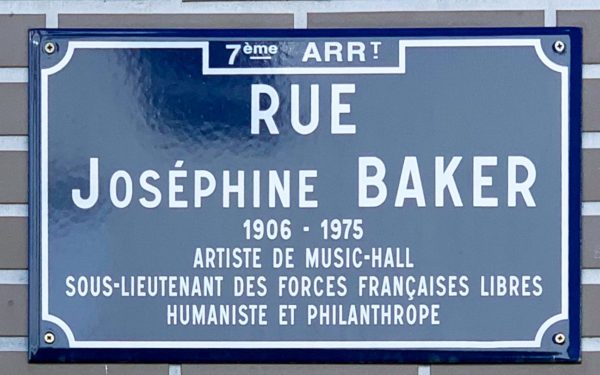 Rue Josephine Baker (Lyon). Photo by Benoît Prieur – CC-BY-SA (March 2019). PD-CCA-Share Alike 4.0 International. Wikimedia Commons.