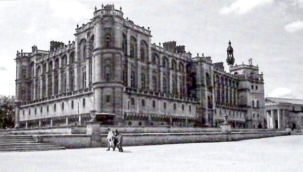 Contemporary view of the Château de Saint-Germain-en-Laye. Photo by Jean-Paul Pallud (c. 2008). “After the Battle”, Number 141, page 2. http://afterthebattle.com.au