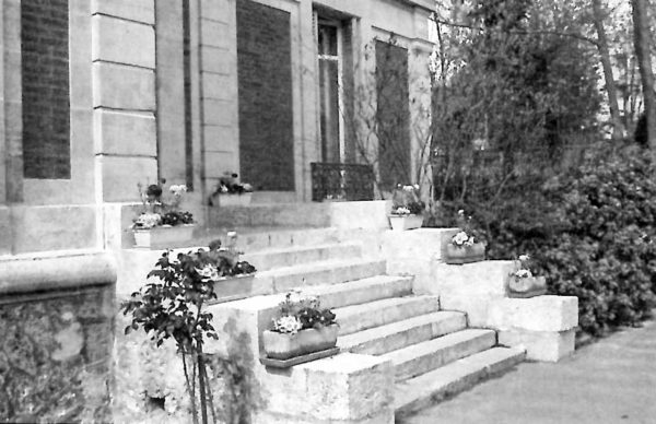 Contemporary view of the front steps of the Villa David. Photo by Jean-Paul Pallud (c. 2008). “After the Battle”, Number 141, page 6. http://afterthebattle.com.au.
