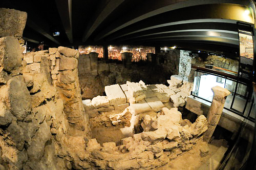 Interior of the Archeological Crypt below the Île de la Cité. Photo by Dan Owen (c. 2013). Courtesy of Dan Owen.