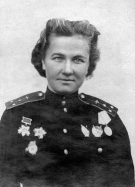 Nadezhda Popova, squadron leader in the 588th. Photo by anonymous (c. 1944). PD-Russia public domain. Wikimedia Commons.