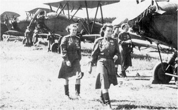 Night Witches preparing to inspect their Po-2 biplanes. Photo by anonymous (date unknown).