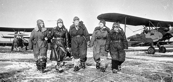 The “Witches” in their winter flight suits. These were originally men’s flight suits and boots that were handed down to the women pilots. Photo by anonymous (date unknown). Photo Archive flickr.com.