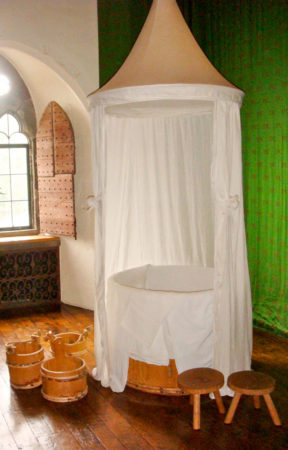 Eleanor of Castile’s personal bathing tub. Tub is in excellent condition, and it should be. She didn’t often take a bath. Photo by anonymous (date unknown). 