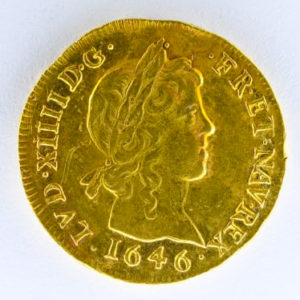 The “Golden Louis with a Long Curl” gold coin. Estimated value is US$17,805. Photo by anonymous (date unknown). Ivoire Angers/Deloyes.