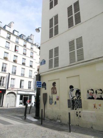 Corner of rue de Damiette and rue du Caire. The former site of the Court of Miracles. Photo by William Jexpire (21 August 2019). PD-CCA Share Alike 4.0 International. Wikimedia Commons.