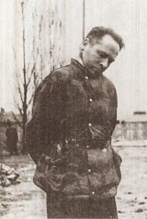 Rudolf Höss, former commandant of Auschwitz, on the gallows located on the grounds of Auschwitz. Photo by Stanisław Dabrowiecki (16 April 1947). PD-Poland public domain. Wikimedia Commons.