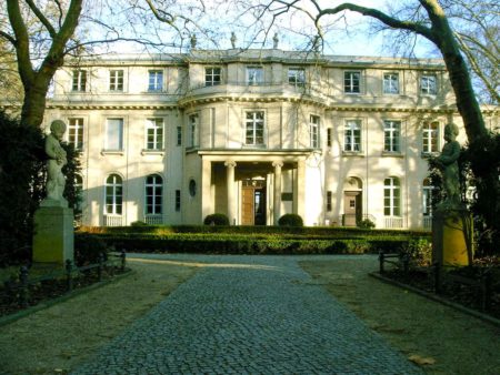 Exterior of the entrance to the Wannsee villa where the Wannsee Conference was held on 20 January 1942. Photo by Christian Mentel (January 2012). PD-CCA-Share Alike 3.0 Unported. Wikimedia Commons.