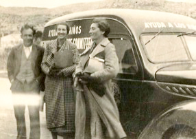 Alice Resch is on the right. Photo by anonymous (date unknown). Archives/AFSC.