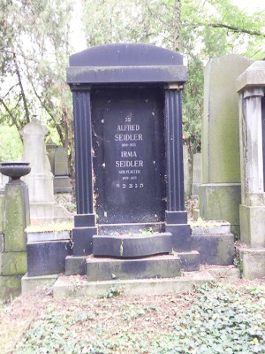 My paternal great-grandparents’ grave in the Jewish cemetery located in Brno-mesto, Czech Republic. Photo by Marianne Golding (c. Fall 2019). Courtesy of Marianne (Seidler) Golding.*
