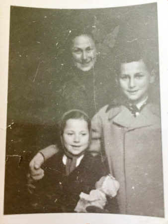 Hélène (background) with Lisette (front left) and Édouard (front right) on the day of the children’s departure for Annemasse, France and then into Switzerland. Photo by Alice Resch Synnestvedt (31 January 1942). Courtesy of Marianne (Seidler) Golding.*
