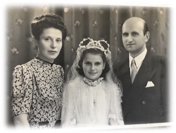 Left to right: Anni, Irma, and Erich Seidler. Photo by anonymous (date unknown). Courtesy of Marianne (Seidler) Golding.*
