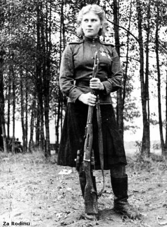 Roza Shanina with her sniper rifle. Photo by anonymous (date unknown). Za Rodinu/Flickr.