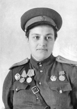 Soviet sniper Lyudmila Pavlichenko. Photo by anonymous (c. 1942-43). PD-Russian Public Domain. Wikimedia Commons.