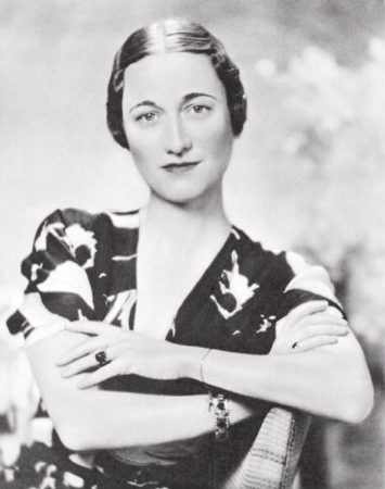 Wallis Simpson. Photo by anonymous (c. December 1936). PD-U.K. Public Domain. Wikimedia Commons.