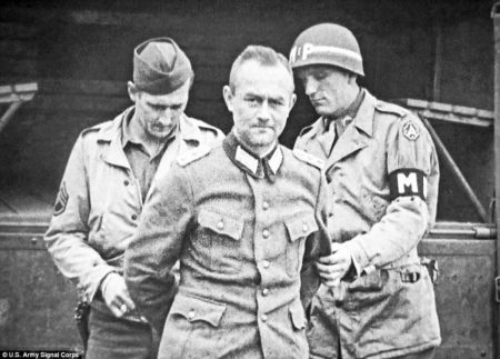 Hauptmann Curt Bruns being led to his execution. Photo by anonymous (6 June 1945). ©️ U.S. Army Signal Corps. Daily Mail (www.dailymail.co.uk). 