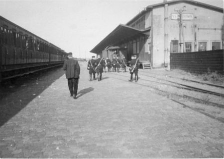 Deportation of Jews from Panamakade in Amsterdam. This was a shunting yard in the Eastern Docklands of Amsterdam. The building to the right is Loods III. Photo by Stapf Bilderedienst (Summer 1943). PD- Expired copyright. Wikimedia Commons.