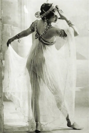 Mata Hari. Photo by Lucien Walery (c. 1906). PD-Author’s life plus 70 years or fewer. 