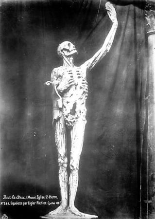 Life sized cadaver statue of René of Chalon. The nobleman’s deathbed wish was that his tomb be depicted as he would look after three years of decomposition. The raised hand is holding his dried heart. His tomb is in the Église Saint-Étienne in Bar-le-Duc, Meuse, France but his heart was stolen during the French Revolution. Statue by Ligier Richier. Photo by Séraphin-Médéric Mieusement (c. July 1887). PD-CCA-Share Alike 4.0 International. Wikimedia Commons.