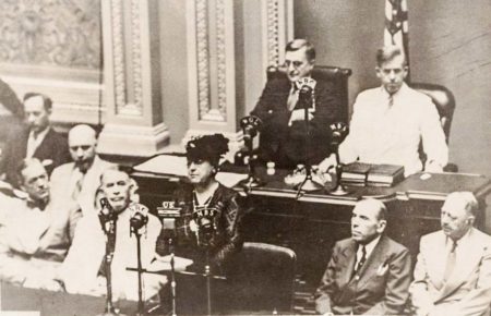 Queen Wilhelmina speaking before the American Congress in Washington, D.C. Photo by anonymous (6 August 1942). Nationaal Archief NL. PD-Released by author. Wikimedia Commons. 