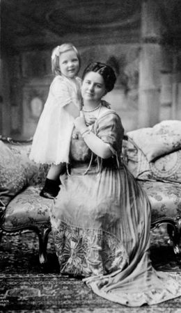 Queen Wilhelmina and her daughter, Julianna. Photo by anonymous (c. 1914). Library of Congress. George Grantham Bain Collection. PD-No known copyright restrictions. Wikimedia Commons.