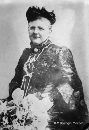 Dowager Queen of Holland: Emma von Waldeck-Pyrmont. Photo by anonymous (date unknown). Library of Congress. George Grantham Bain Collection. PD-No known copyright restrictions. Wikimedia Commons.