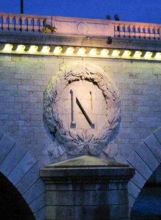Napoléon III’s crest on the side of the Pont au Change
