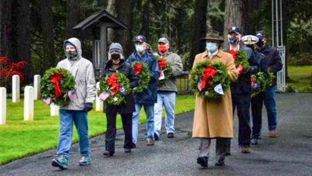 Townspeople at Margraten cemetery to lay wreaths