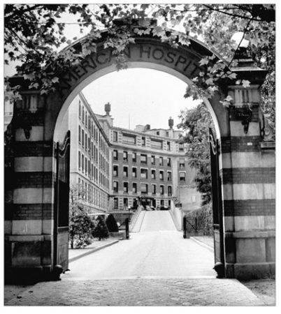 Entrance to the American Hospital of Paris. Photo by anonymous (c. 1930).