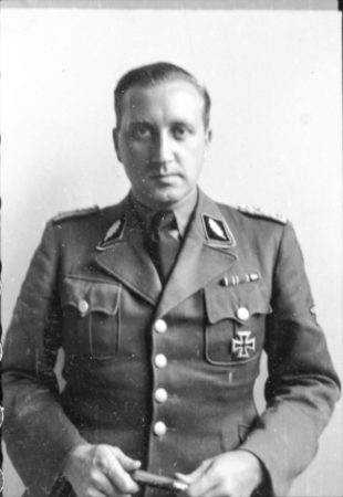 SS-Standartenführer Helmut Knochen.