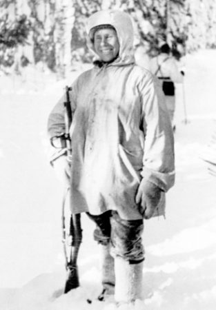 Simo Häyhä after being awarded the honorary rifle.
