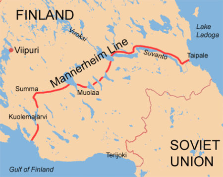 The Mannerheim Line (bold red line) north of the Finland/Soviet Union border (light colored red line). Map by Jniemenmaa (date unknown). PD-GNU Free Documentation License, Version 1.2 or later. Wikimedia Commons.