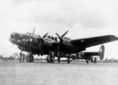 Handley Page Halifax Mark I Series I heavy bomber. Photo by Mr. B.J. Daventry (c. 1941). Air Ministry Second World War Official Collection. PD-Photo taken prior to 1 June 1957. Wikimedia Commons.