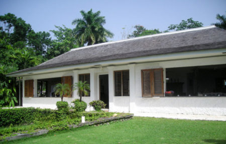 Ian Fleming’s former Jamaican estate, GoldenEye. Photo by Banjoman1 (3 January 2011). PD-CCA-Share Alike 3.0 Unported. Wikimedia Commons.