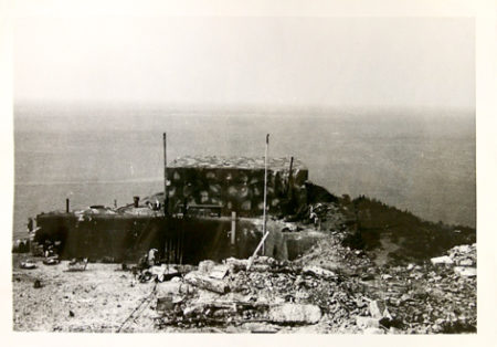 Block house w.s.w. of Granville lighthouse. Site of German radar removed by 30AU. Photo by anonymous (2 August 1944). National Archives. Courtesy of Guy Allan Farrin. “30 [Commando] Assault Unit” (www.30au.co.uk).