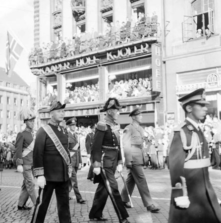Funeral of King Haakon VII of Norway. Prince Oluf, Count of Rosenborg, is third from left. Photo by Robert Charles Wilse (1 October 1957). Oslo Museum. PD-CCA-Share Alike 4.0 International. Wikimedia Commons.