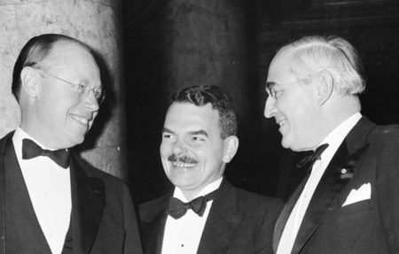 Left to right: Sen. Robert A. Taft (R-Ohio), Thomas E. Dewey, and Sen. Arthur H. Vandenberg (R-Michigan). Photo by Harris & Ewing (21 April 1939). Library of Congress. PD-No known copyright restrictions. Wikimedia Commons.