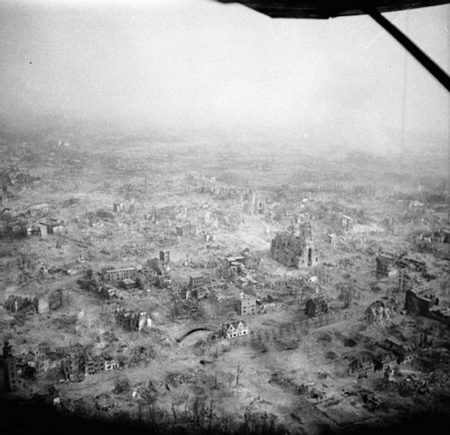 Aerial view over the Rhine battle area: the ruins of Wesel, Germany. Photo by Sgt. Travis (c. 1944/45). Imperial War Museum – War Office Second World War Official Collection. PD-Expired copyright. Wikimedia Commons.